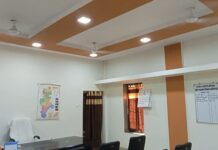 येथे रिकाम्या टेबल-खुर्च्यांसाठी चालतात पंखे आणि लाईट