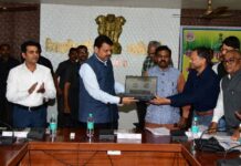 उपमुख्यमंत्री देवेंद्र फडणवीस यांच्या हस्ते ‘कटाक्ष’चे लोकार्पण