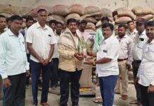 आरमोरीतील मका खरेदी केंद्राचा आमदार कृष्णा गजबे यांच्या हस्ते शुभारंभ