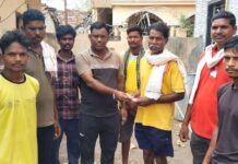 सभापती अजय कंकडालवार यांच्याकडून गावळे कुटुंबाला उपचारासाठी मदत