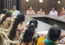 बालगृहातील बालिकांनी जागविला कार्यालयांच्या सहलीतून आत्मविश्वास