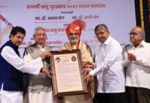 डॅा.अभय व डॅा.राणी बंग यांचा राजर्षी शाहू पुरस्काराने सन्मान
