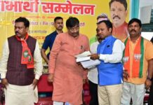 गडअहेरीतील पाणी समस्येसाठी मंत्री सुधीर मुनगंटीवारांना साकडे