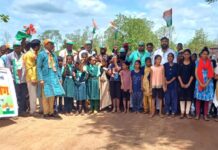 शालेय बसफेऱ्या सुरू करण्यासाठी काँग्रेसच्या नेतृत्वात विद्यार्थ्यांचे आंदोलन