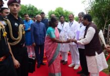 महत्वाच्या मागण्यांसाठी खासदार अशोक नेते यांनी राष्ट्रपतींना घातले साकडे