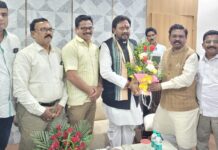 कॅबिनेट मंत्री धर्मरावबाबा आत्राम यांचे गडचिरोलीत उत्स्फूर्त स्वागत