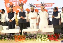 तोंडात अंजीर आणि हातात खंजीर ठेवणारी माणसं कळली ना…