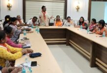 महिला आघाडीने पुढाकार घेऊन जनसंपर्क अभियान यशस्वी करावे- खा.नेते
