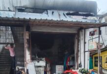 शॅार्ट सर्किटने फुलवारीच्या दुकानाची राखरांगोळी, लाखोंची हाणी