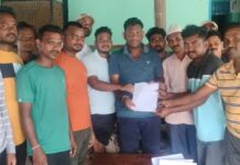 भर पावसाळ्यात आमचा रोजगार हिरावून उपाशी ठेवू नका