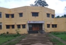 मुरमाडीचे आरोग्य केंद्र वाऱ्यावर, अधिकाऱ्यांवर कारवाई व्हावी