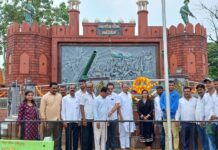 गडचिरोलीत विजय दिवसानिमित्त भर पावसात कारगिल शहिदांना आदरांजली