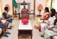 खासदार अशोक नेते व कुटुंबियांनी घेतली राष्ट्रपती द्रौपदी मुर्मू यांची भेट