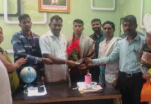 धावपटू लच्चा वेलादी याचा अजय कंकडालवार यांच्याकडून सत्कार व मदत