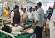 खा.अशोक नेते व भाजपा अध्यक्षांची जिल्हा रूग्णालयाला अचानक भेट