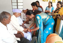 कुटुंबियांपासून दुरावलेल्या मातोश्री वृद्धाश्रमातील आजी-आजोबांसाठी ‘त्या’ झाल्या बहिणी