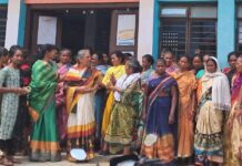 राष्ट्रवादी काँग्रेसकडून पूरपीडित नागरिकांना जीवनावश्यक वस्तूंचे वाटप