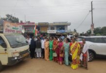 तिरंगा यात्रेचा प्रचाररथ हिरवी झेंडी दाखवून गडचिरोलीतून रवाना