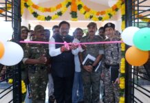 सुव्यवस्था राखण्यापलिकडे जाऊन पोलिसांनी जपली सामाजिक बांधिलकी