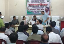 ना.धर्मरावबाबा आत्राम यांनी आढावा बैठकीत काढली अधिकाऱ्यांची खरडपट्टी