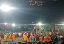 दहीहंडीचे थर पाहण्यासाठी गडचिरोलीत उसळली आबालवृद्धांची गर्दी