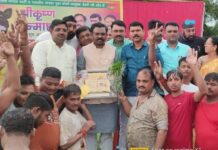 सांघिक यशाची शिकवण देणारा दहीहंडीचा खेळ सावधगिरी बाळगून खेळा