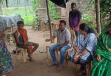 महिलेच्या मृत्यूने खचलेल्या मडे कुटुंबियांचे भाग्यश्री आत्राम यांनी केले सांत्वन