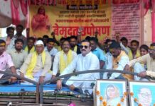 धनगर समाज संघर्ष समितीच्या नेतृत्वात जिल्हाधिकारी कार्यालयासमोर उपोषण