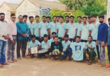 सिरोंचातील आदिवासी वसतिगृहात ३४ विद्यार्थ्यांना क्रीडा साहित्य वाटप