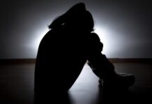 अल्पवयीन मुलीला घरात डांबून लैंगिक अत्याचार, फरार आरोपीला अटक