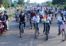 जि.प.च्या सीईओ आयुषी सिंह यांनी केले सायकल रॅलीचे नेतृत्व