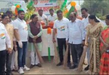 खा.अशोक नेते यांच्यासह जिल्हाधिकारी मीना व पदाधिकाऱ्यांनी गोळा केला कचरा