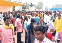 शेकडो आदिवासी युवकांनी गडचिरोलीत दोन तास अडविले चारही मार्ग