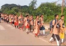 गोंडवाना विद्यापीठाच्या पुढाकाराने विद्यार्थ्यांनी गडचिरोलीत काढली मूक पदयात्रा