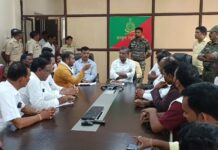 हत्ती आणि वाघांच्या बंदोबस्तासाठी जिल्हा काँग्रेसचा वनसंरक्षक कार्यालयाला घेराव