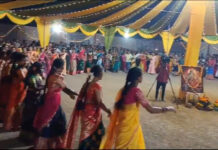 अहेरीत तेलगू गाण्यांवर थिरकताहेत गरबा नृत्य करणाऱ्या महिलांचे पाय