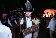 मंत्री धर्मरावबाबांनी धरला ठेका, अन् ताईंनीही वाजविले झांज