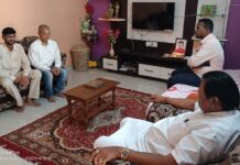 ना.धर्मरावबाबा आत्राम यांनी केले अरविंद खोब्रागडे यांच्या कुटुंबियांचे सांत्वन