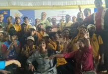 जिंकणाऱ्यांच्या आनंदात सहभागी होऊन हारणाऱ्या विद्यार्थ्यांनी दाखवली खिलाडूवृत्ती