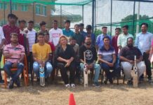 प्लॅटिनम स्कूलच्या मैदानावर रंगला शिक्षक विरूद्ध विद्यार्थ्याचा क्रिकेट सामना