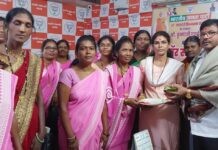 बहिणी बनून आलेल्या आशा वर्कर्सनी घातली आ.गजबे यांना भाऊबीजेची ओवाळणी