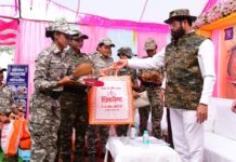 मुख्यमंत्र्यांचे गडचिरोली प्रेम कायम, शिवसेनेकडून वाटल्या भेटवस्तू