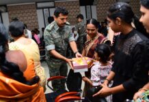 शहीद पोलिस जवानांच्या कुटुंबियांसोबत पोलिस अधीक्षक नीलोत्पल यांची दिवाळी