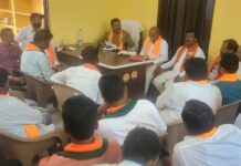 खासदार अशोक नेते यांनी तेलंगणात पदाधिकारी व कार्यकर्त्यांना केले चार्ज