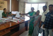 ग्रामपंचायतमधील गैरव्यवहाराची चौकशी करा, नंतरच ग्रामसेवकाची बदली करा