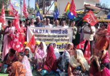 संसदेतील खासदारांच्या निलंबनाविरूद्ध इंडिया आघाडीकडून तीव्र निदर्शने