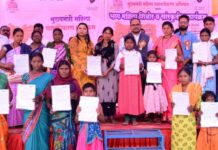 सशक्तिकरण शिबिरात योजनांचा लाभ घेण्यासाठी उसळली महिलांची गर्दी