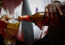 औद्योगिक विकासासाठी गुजरातमध्ये दारूबंदी उठवली जाते, मग महाराष्ट्रात का नाही?