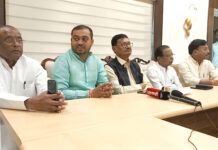 लोहप्रकल्पाला आमचा विरोध नाही, पालकमंत्रीपद दुसऱ्याला सोपवा