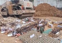 कोरची पोलिसांनी चालविला 6.80 लाखांच्या दारूच्या बाटल्यांवर रोड रोलर